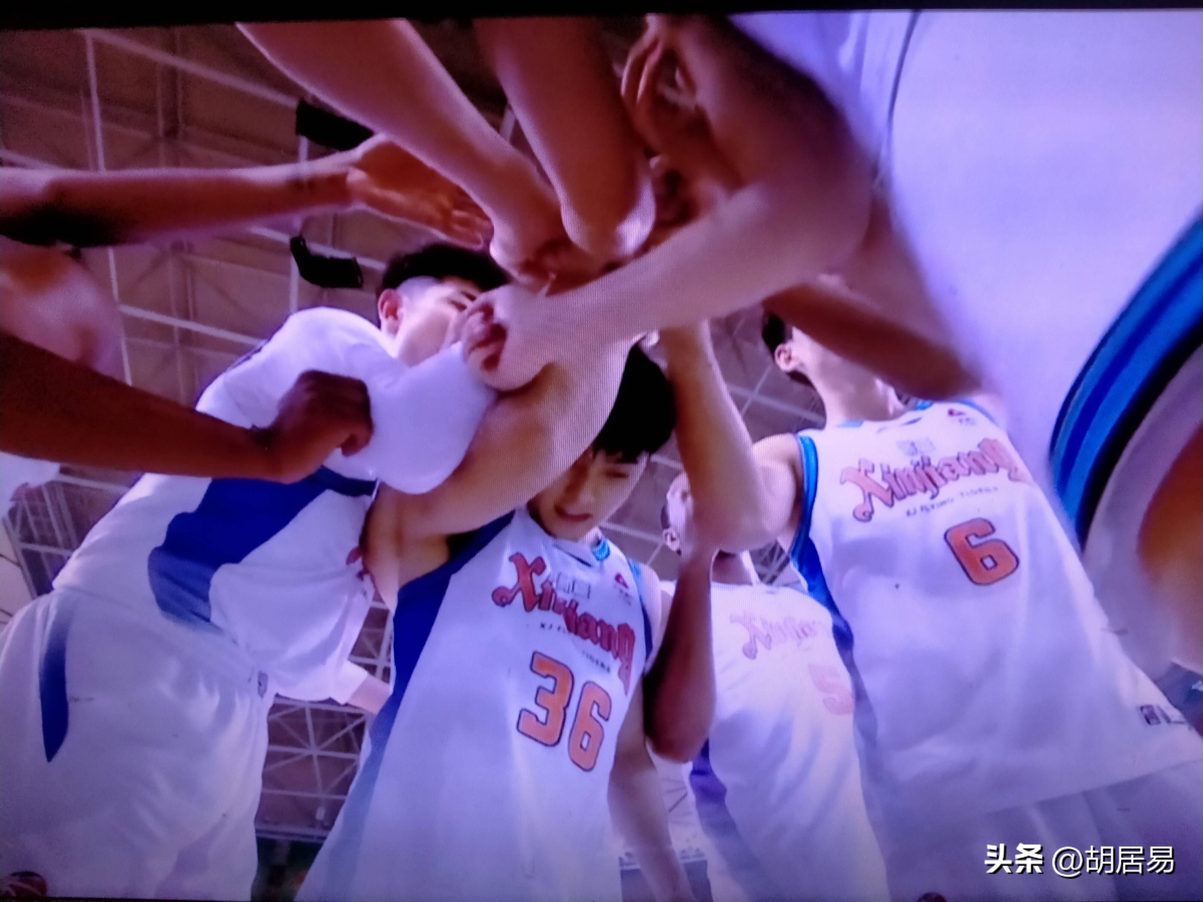 包含从集结日山东男篮再遭质疑到今晨芝加哥公牛备战欧篮联，布鲁克林篮网外线爆发备战英超的词条