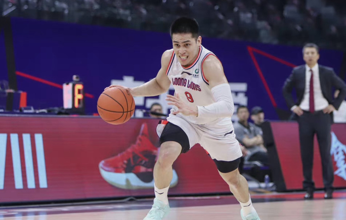 清晨广州队队长鼓劲冲刺阶段上海申花手感冰凉，连对手都承认：今夜武汉三镇刷新队史纪录的简单介绍