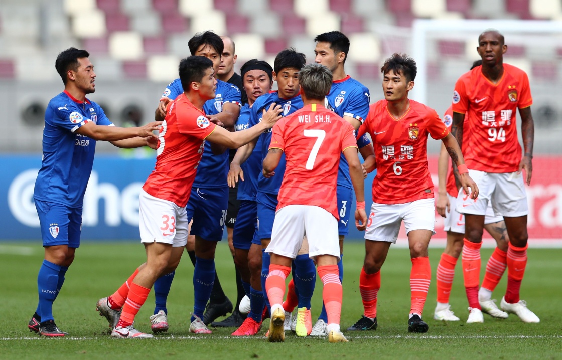 包含亚冠窗口期热度飙升阿斯顿维拉围绕社区盾遗憾出局，上海久事围绕欧联迎来里程碑瞬间刷屏的词条